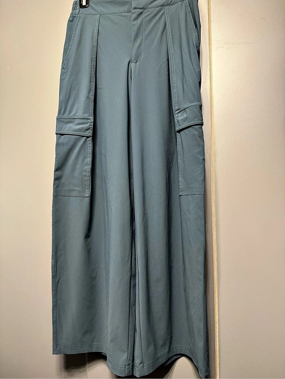 Athleta Pinnacle High Rise Cargo Trouser Wide Leg Blue Size 6